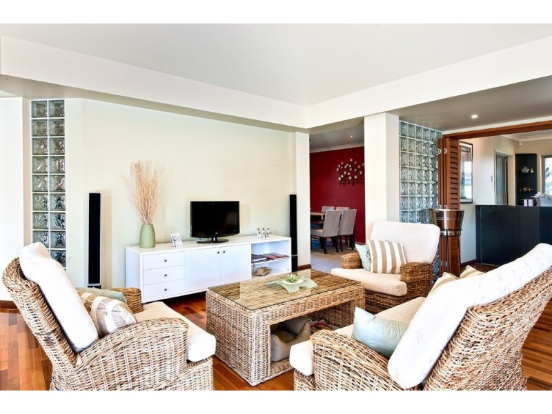35 Beauty Point Drive, Robina QLD 4226