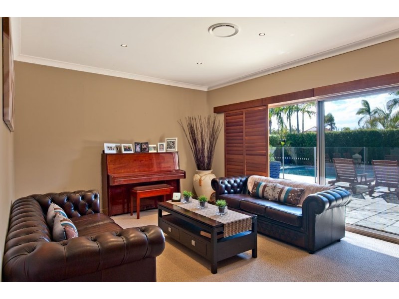 35 Beauty Point Drive, Robina QLD 4226