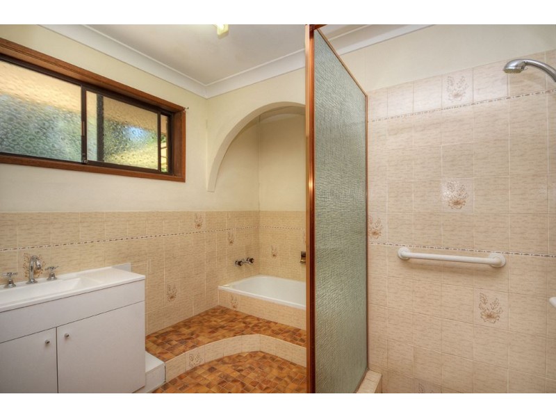 19 Koomooloo Court, Mermaid Waters QLD 4218