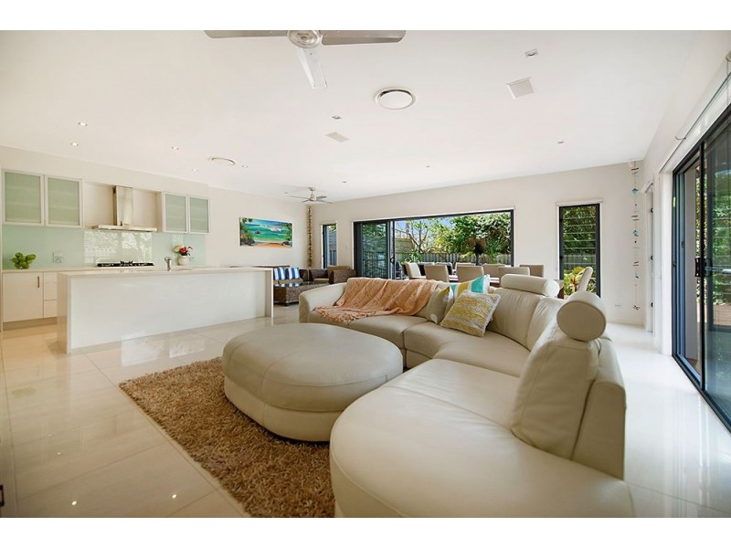 2/43 Avanti Street, Mermaid Waters QLD 4218