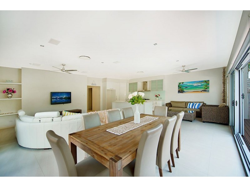 2/43 Avanti Street, Mermaid Waters QLD 4218