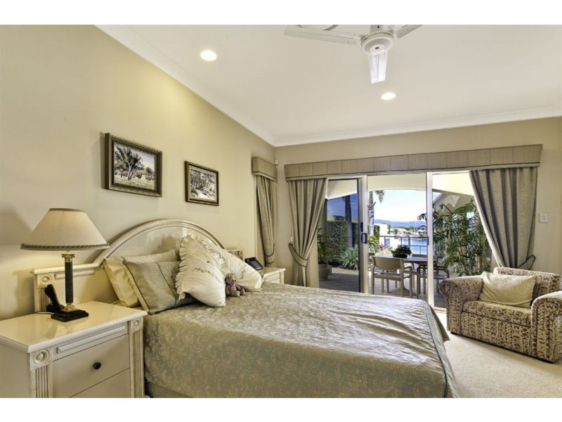 48 Bollard Circuit, Clear Island Waters QLD 4226