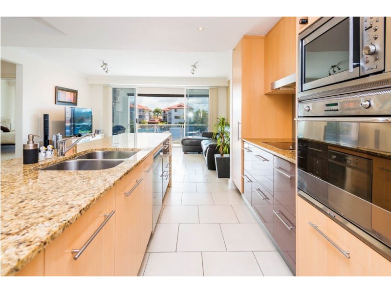 6/16-18 Canal Avenue, Runaway Bay QLD 4216