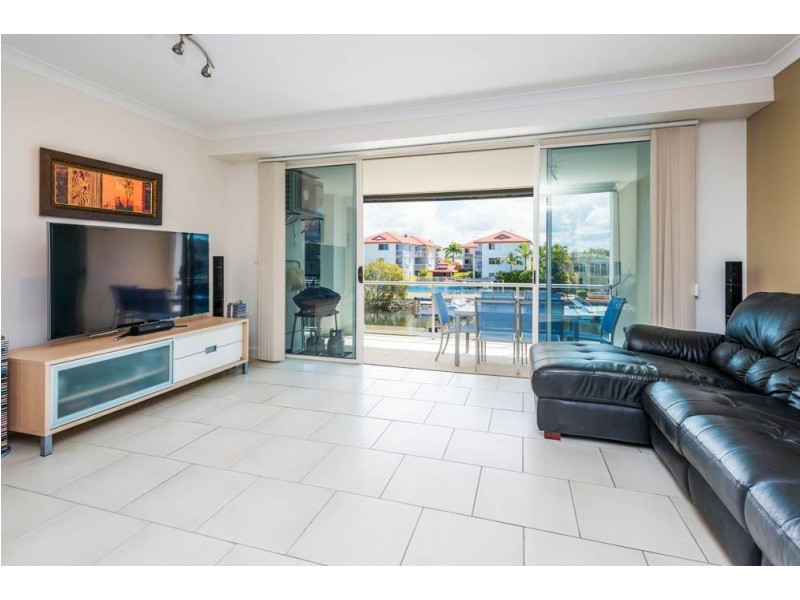 6/16-18 Canal Avenue, Runaway Bay QLD 4216