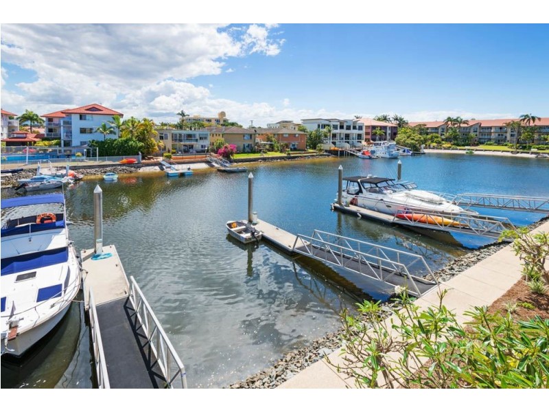 6/16-18 Canal Avenue, Runaway Bay QLD 4216