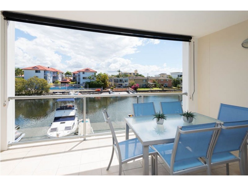 6/16-18 Canal Avenue, Runaway Bay QLD 4216