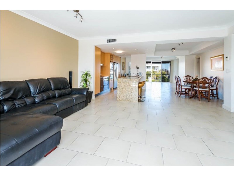 6/16-18 Canal Avenue, Runaway Bay QLD 4216