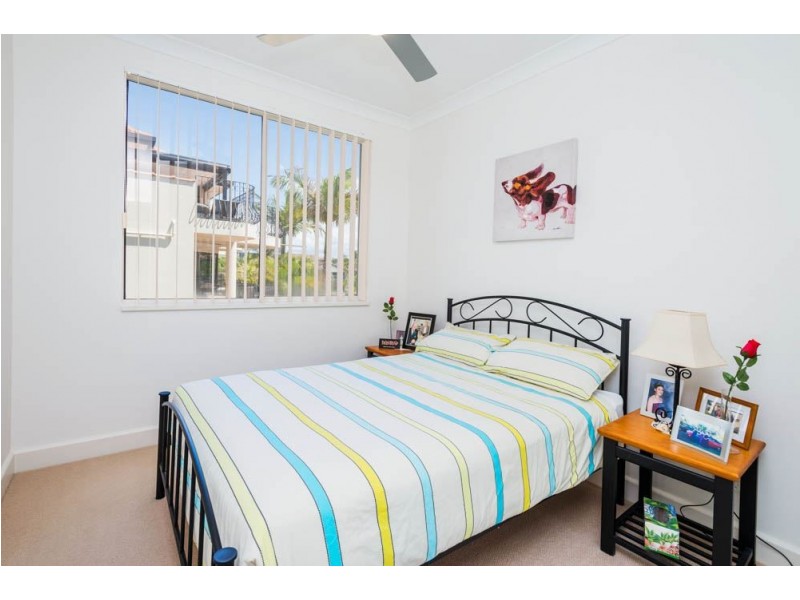 6/16-18 Canal Avenue, Runaway Bay QLD 4216