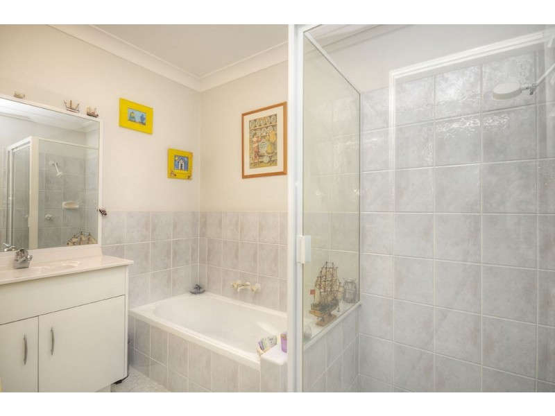 4/2 Penda Court, Merrimac QLD 4226