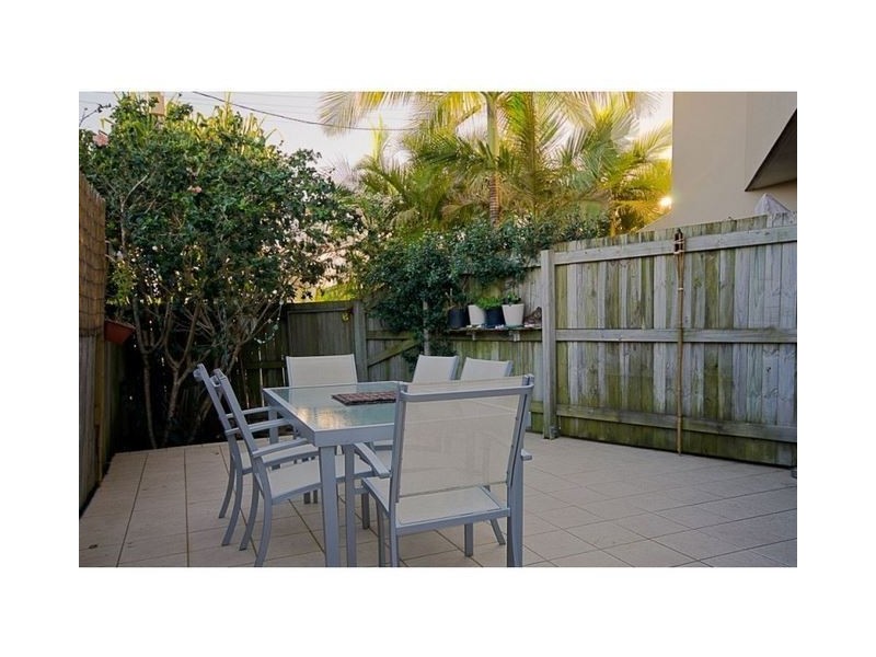 1/53 – 55 Petrel Avenue, Mermaid Beach QLD 4218