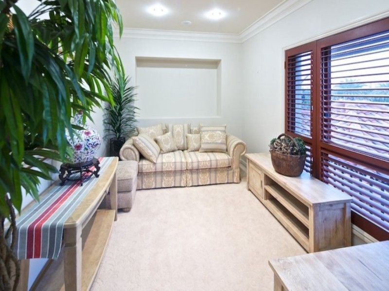 47-49 Knightsbridge Parade West, Sovereign Islands QLD 4216