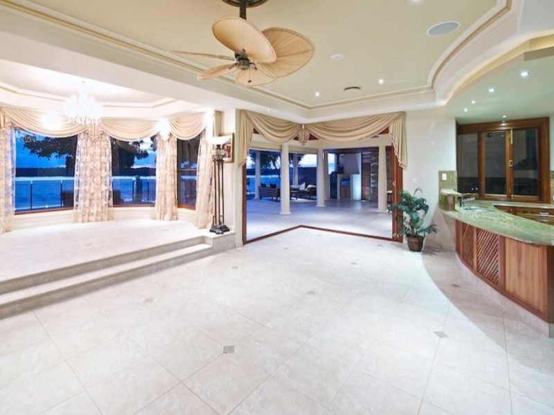 47-49 Knightsbridge Parade West, Sovereign Islands QLD 4216