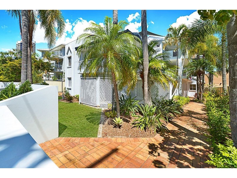 1/8 Madang Crescent, Runaway Bay QLD 4216