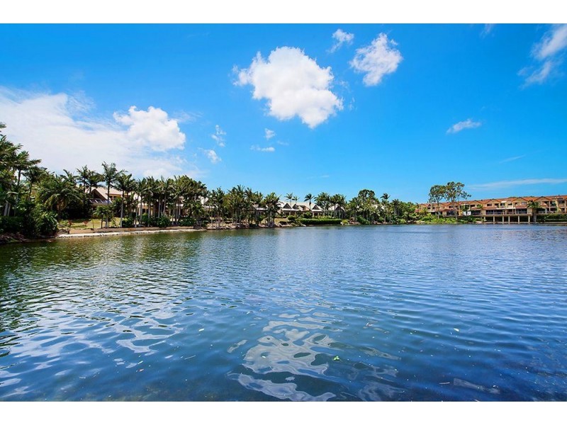 1/125 Santa Cruz Blvd, Clear Island Waters QLD 4226