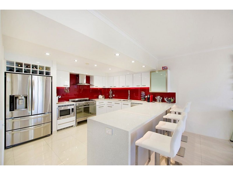 1/125 Santa Cruz Blvd, Clear Island Waters QLD 4226