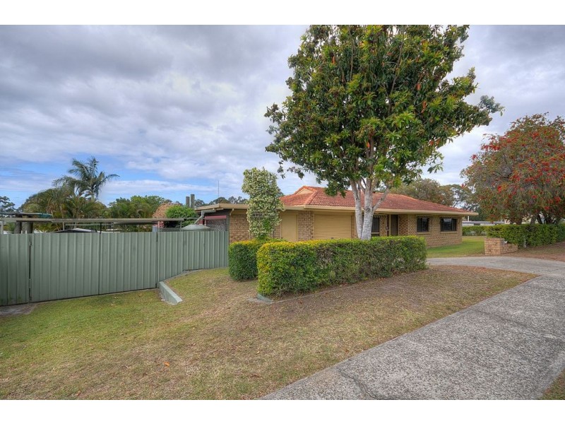 11 Mediterranean Drive, Benowa QLD 4217