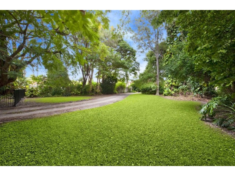 207-209 Monaco Street, Broadbeach Waters QLD 4218