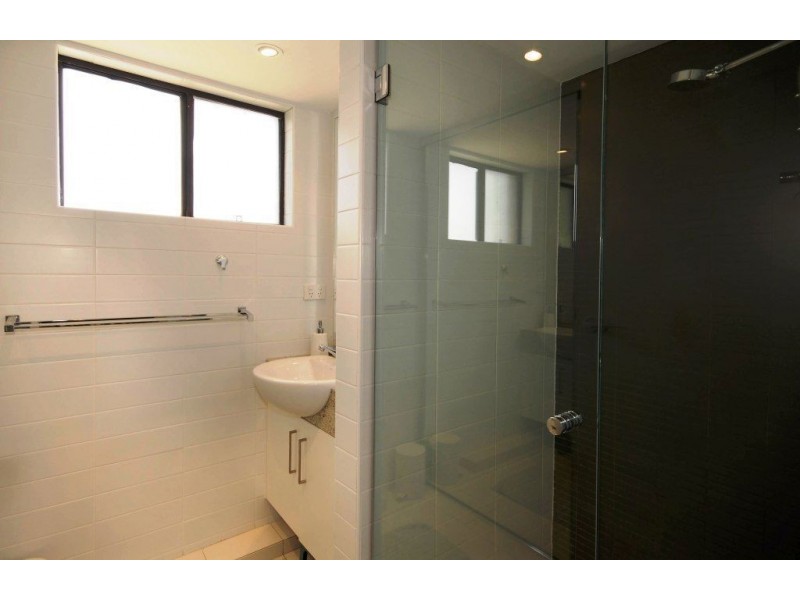 5/18 Sunshine Boulevard, Broadbeach Waters QLD 4218