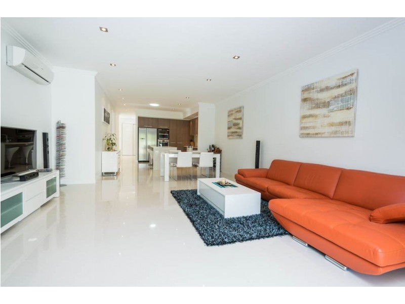 2/24 Compass Drive, Biggera Waters QLD 4216