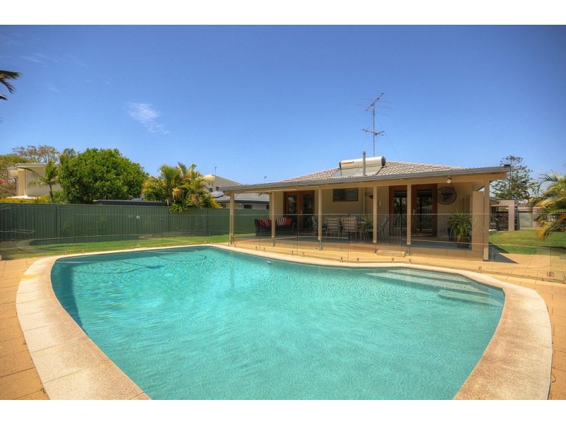 35 Markeri Street, Mermaid Waters QLD 4218