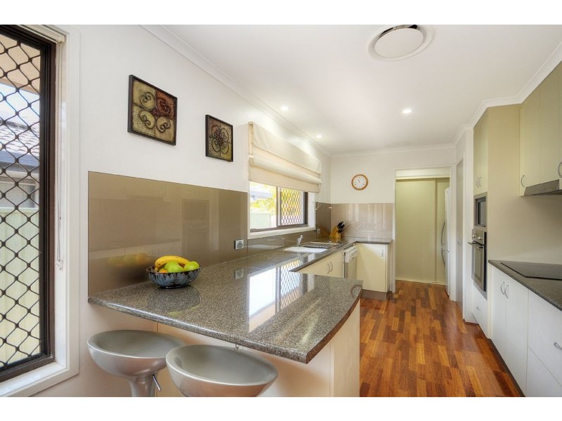 35 Markeri Street, Mermaid Waters QLD 4218