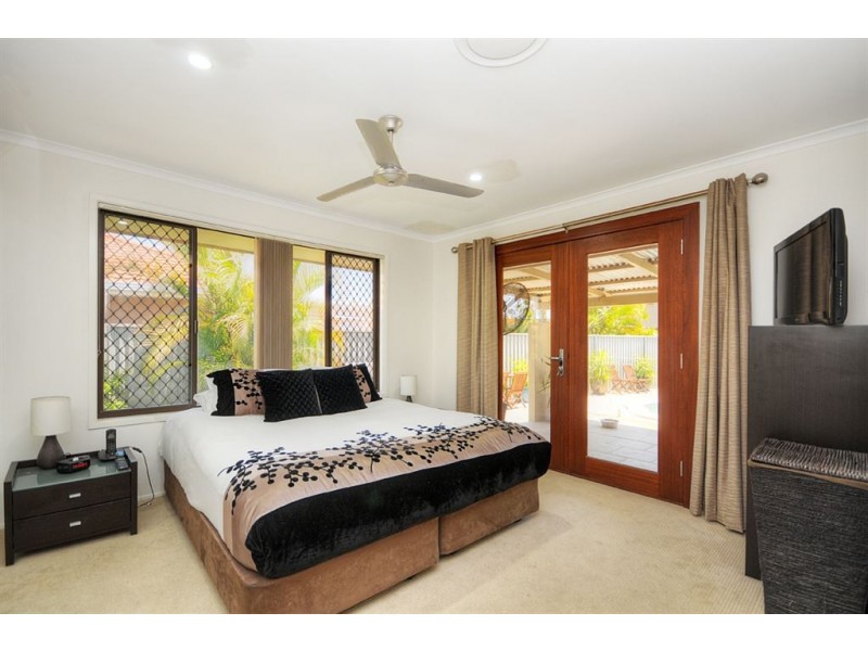 35 Markeri Street, Mermaid Waters QLD 4218