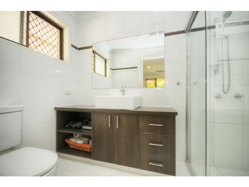 35 Markeri Street, Mermaid Waters QLD 4218