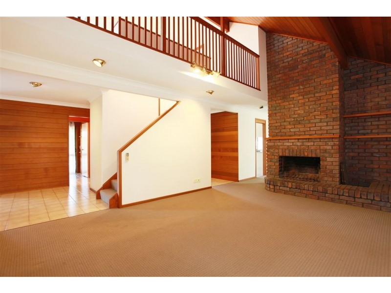 222 Mt Ommaney Drive, Mount Ommaney QLD 4074