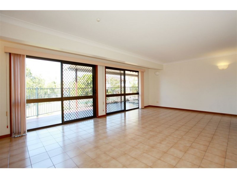 222 Mt Ommaney Drive, Mount Ommaney QLD 4074