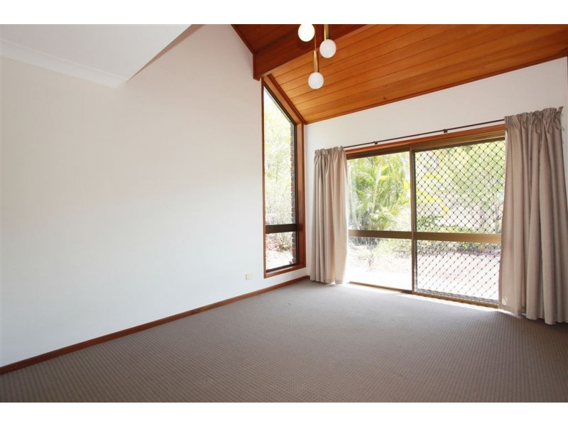 222 Mt Ommaney Drive, Mount Ommaney QLD 4074