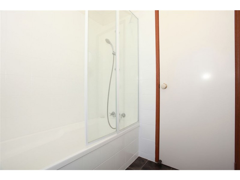 222 Mt Ommaney Drive, Mount Ommaney QLD 4074