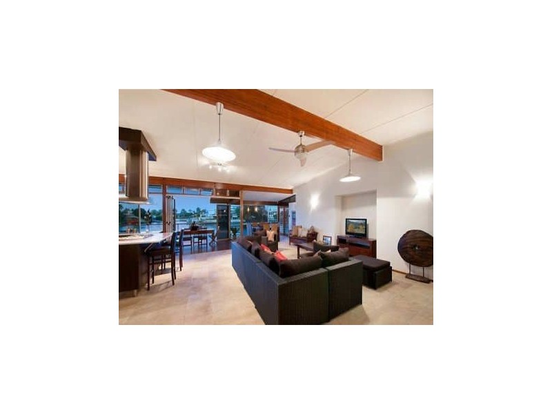 31 Furlong Street, Broadbeach Waters QLD 4218
