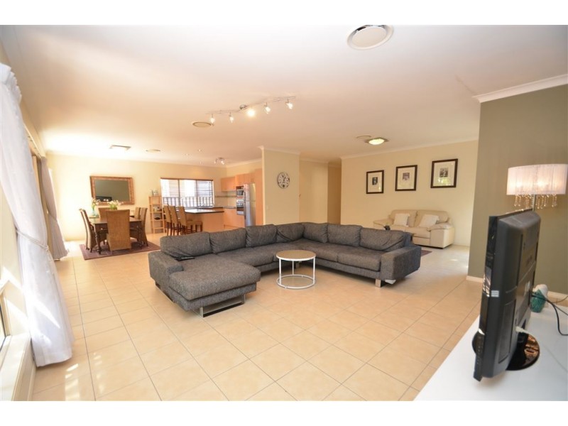 5 Ranier Crescent, Varsity Lakes QLD 4227