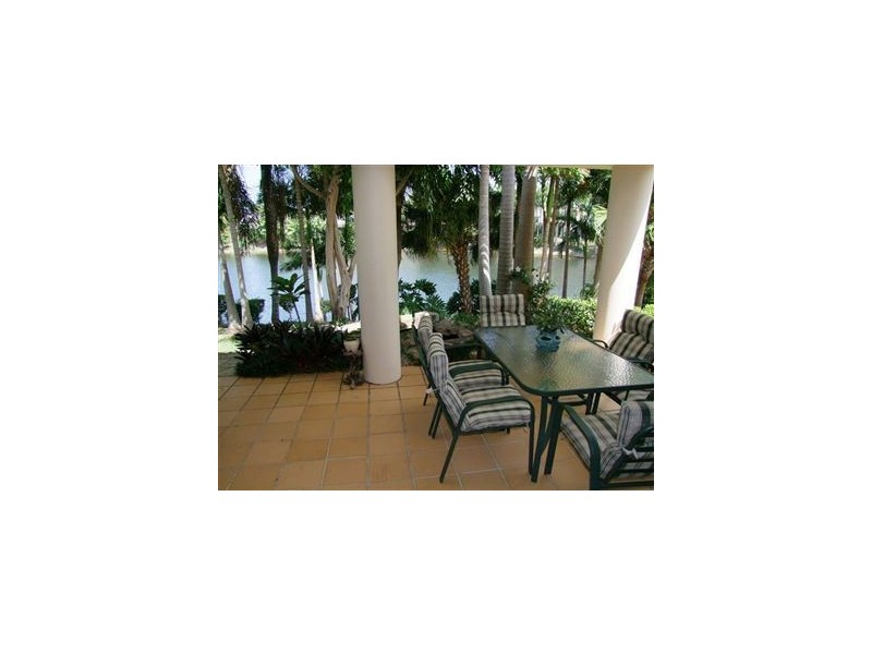 3 “Vernon”/125 Santa Cruz Boulevard, Clear Island Waters QLD 4226