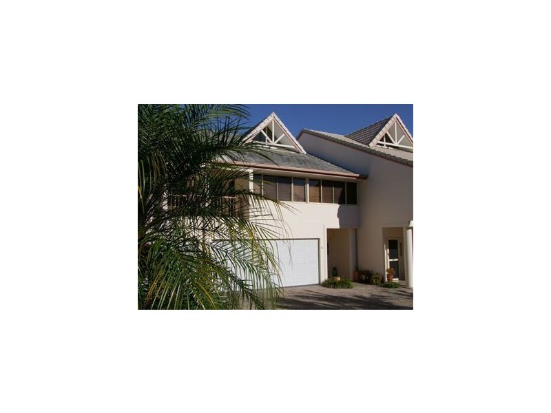 3 “Vernon”/125 Santa Cruz Boulevard, Clear Island Waters QLD 4226