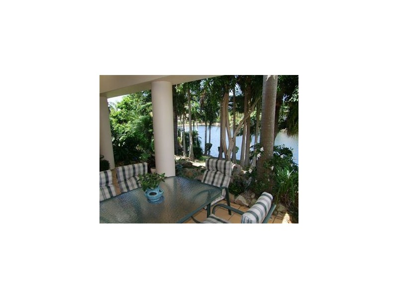 3 “Vernon”/125 Santa Cruz Boulevard, Clear Island Waters QLD 4226