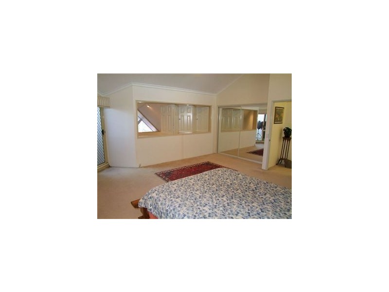 3 “Vernon”/125 Santa Cruz Boulevard, Clear Island Waters QLD 4226