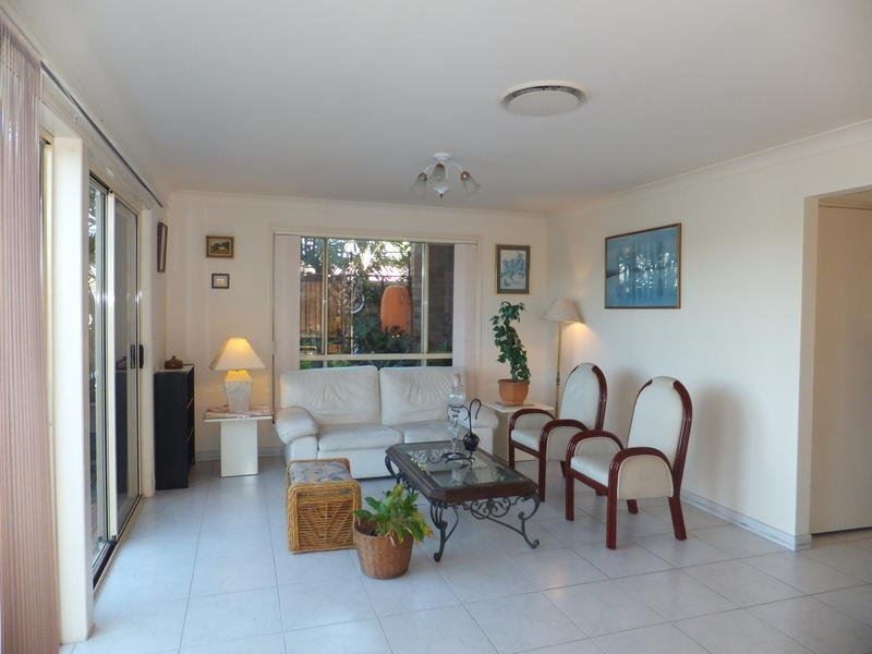 16 Seafoam Close, Varsity Lakes QLD 4227