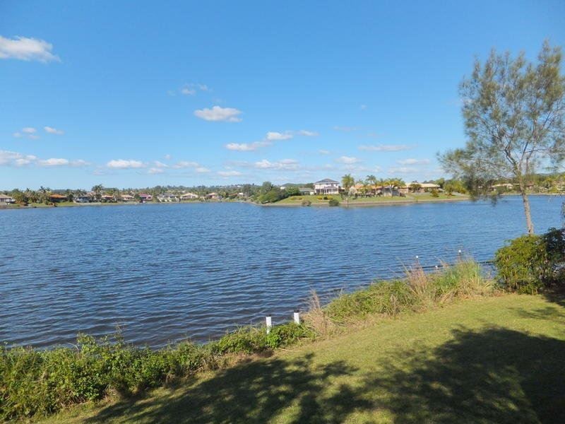 16 Seafoam Close, Varsity Lakes QLD 4227