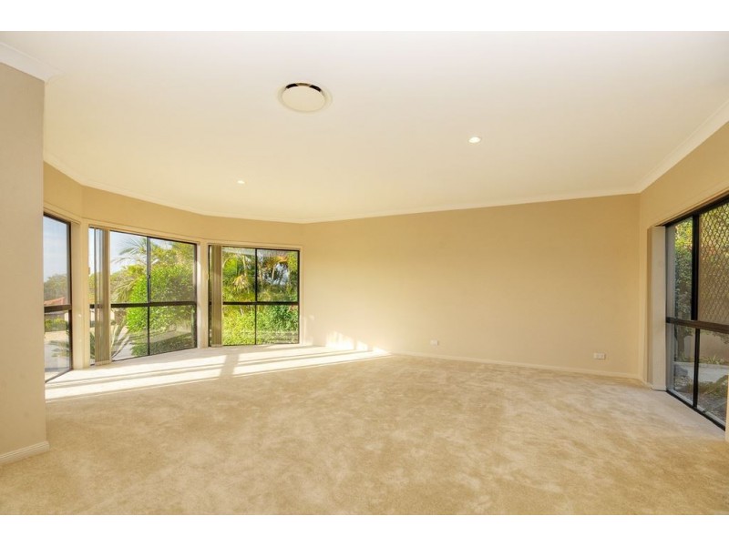 43 Arun Drive, Arundel QLD 4214