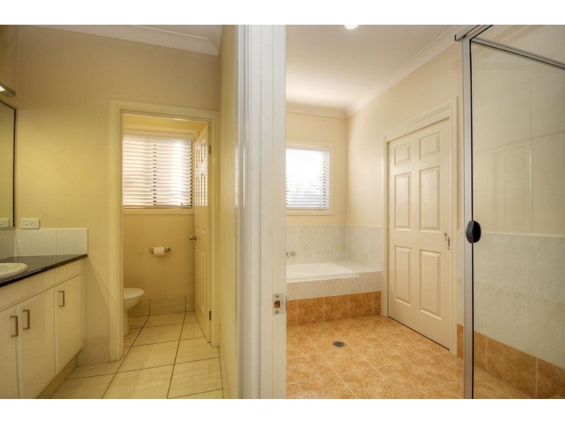 43 Arun Drive, Arundel QLD 4214