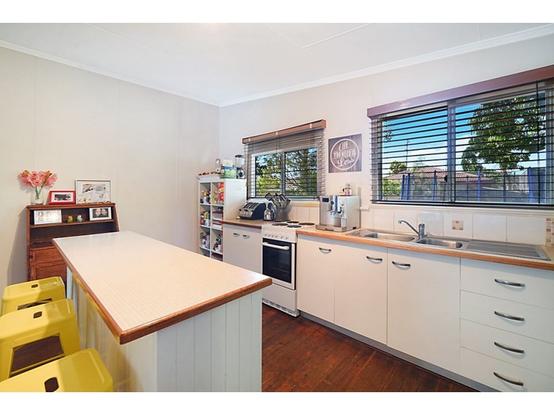 47 Victor Avenue, Paradise Point QLD 4216