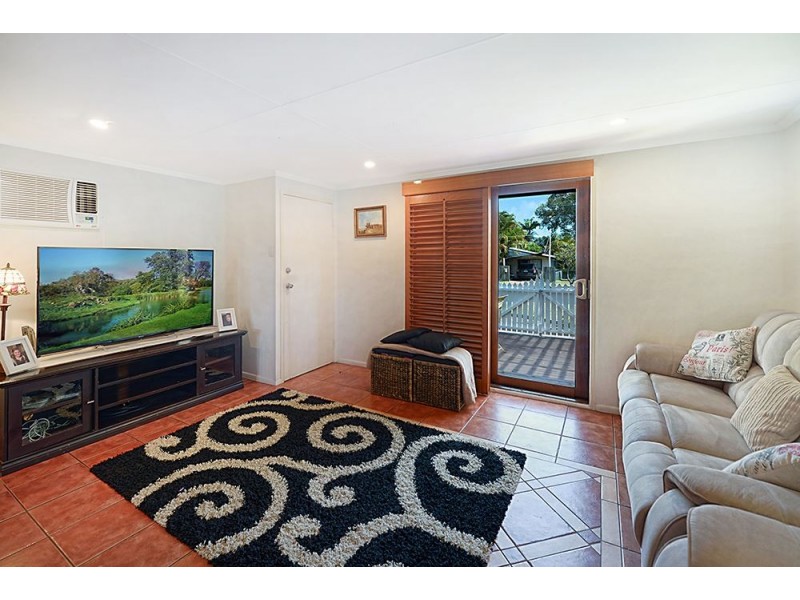 47 Victor Avenue, Paradise Point QLD 4216