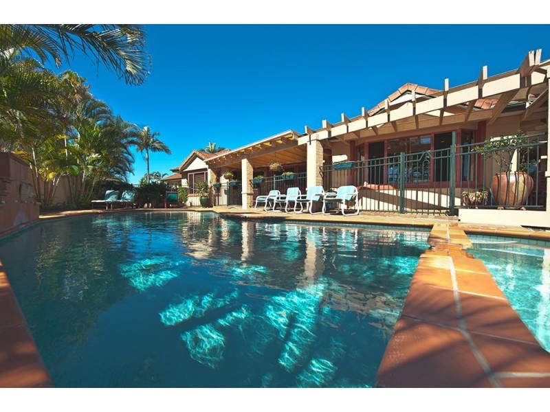 15 Salamander Court, Mermaid Waters QLD 4218