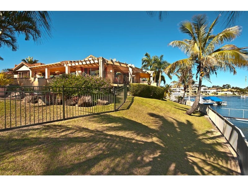 15 Salamander Court, Mermaid Waters QLD 4218