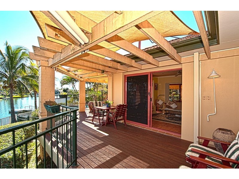 15 Salamander Court, Mermaid Waters QLD 4218