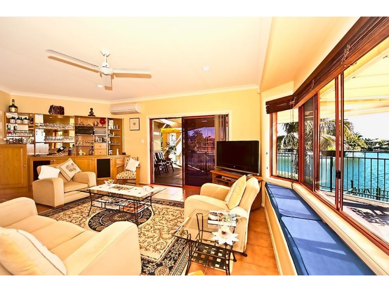 15 Salamander Court, Mermaid Waters QLD 4218