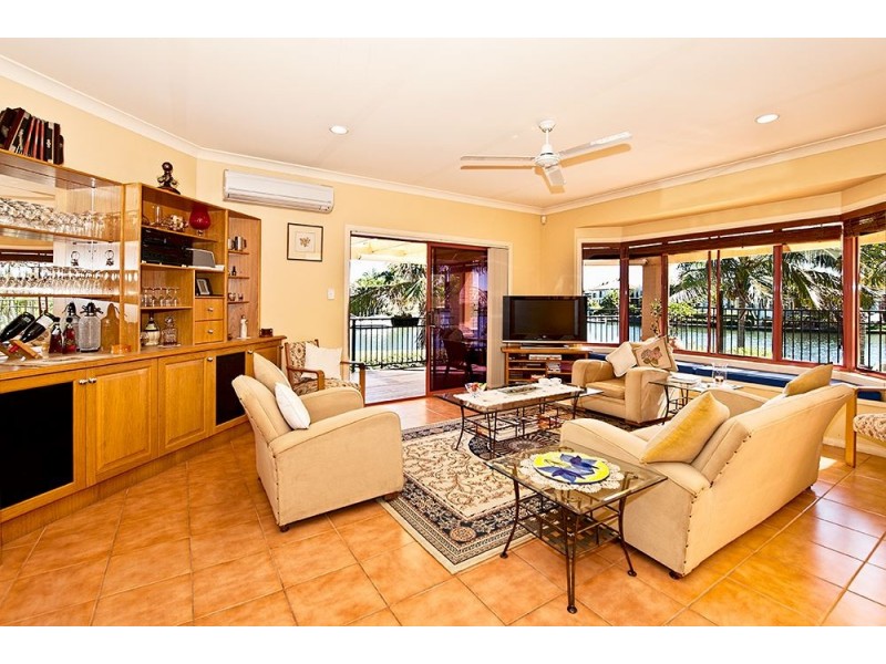 15 Salamander Court, Mermaid Waters QLD 4218