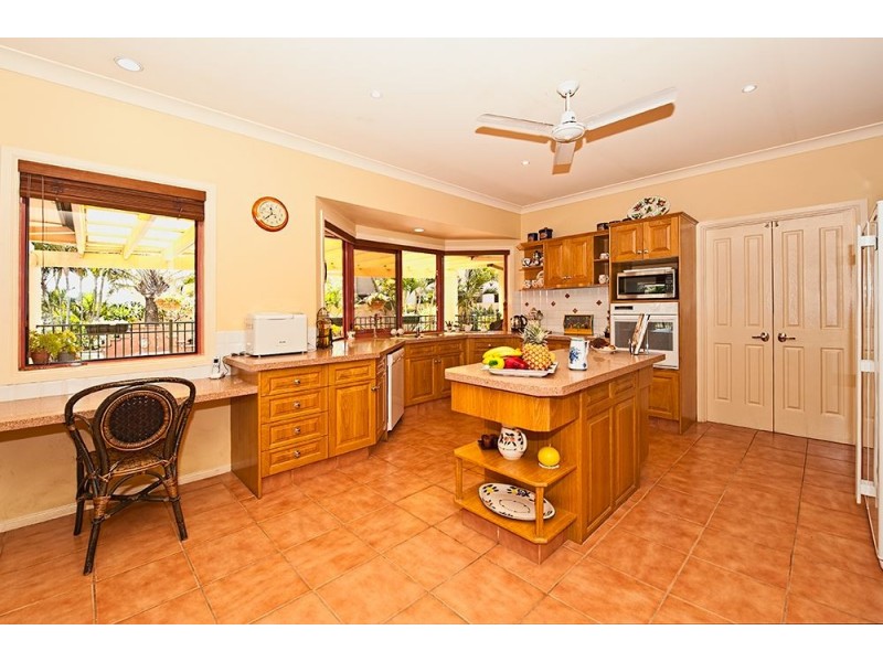 15 Salamander Court, Mermaid Waters QLD 4218