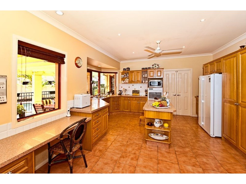 15 Salamander Court, Mermaid Waters QLD 4218